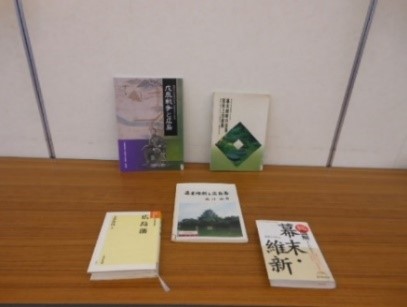 会場での本の展示の様子